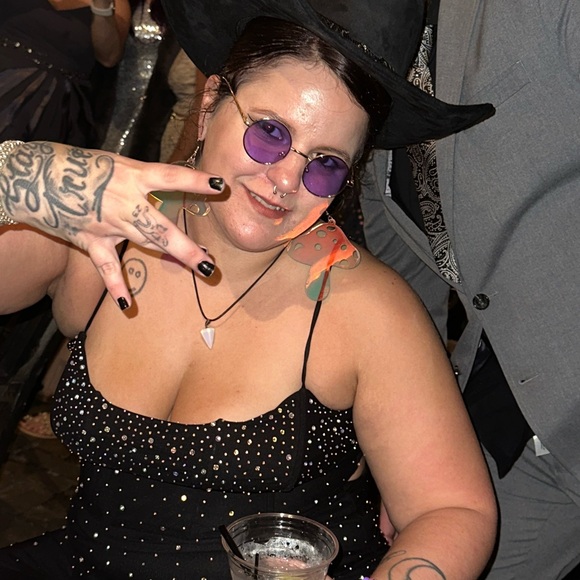 Meet your Posher, Megan - Picture 3 of 16